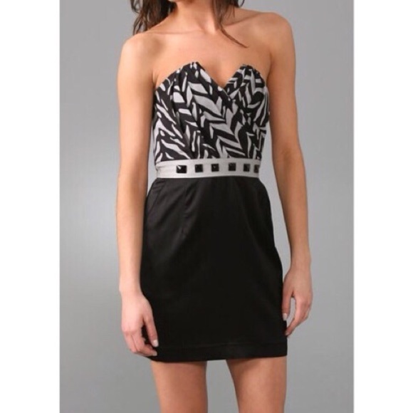 LAILA Azhar Strapless Pleated Dress - Picture 3 of 9